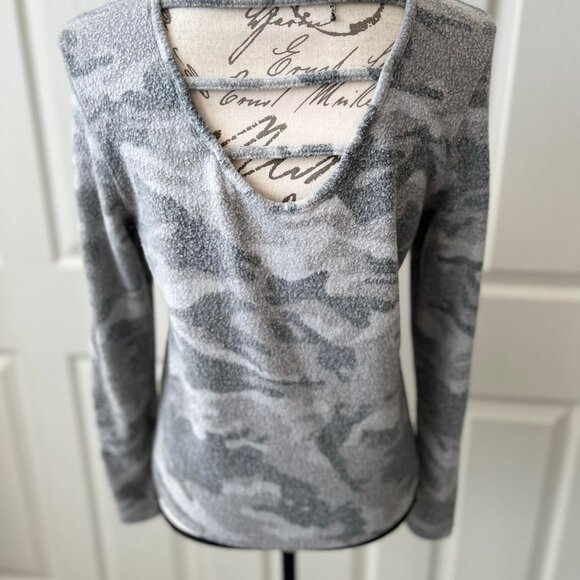 Cropped Fuzzy Army Grey & Green Camouflage Long-Sleeve Top & a top Strappy Back - Picture 4 of 6